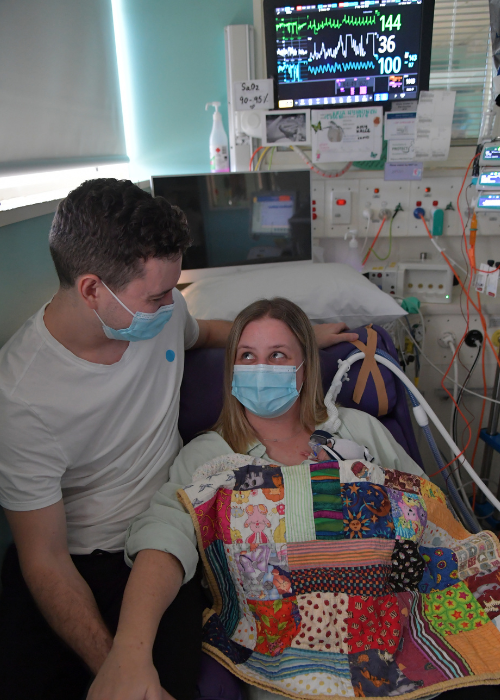 (Mum Amy nurses baby Aria with Dad Kalle in the Grace Centre).