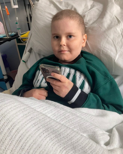 Will in hospital with his iphone Will in hospital with his iphone