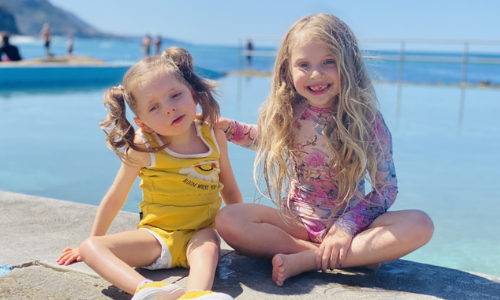 Eleanor and her sister at the beach